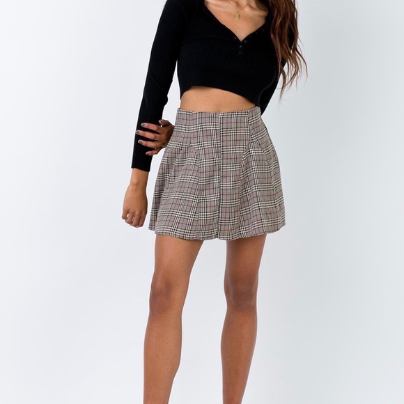 SOLD‼️ Princess Polly Plaid Skirt - Picture 2 of 5